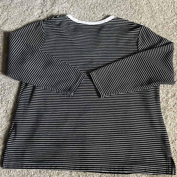 Croft & Barrow V Cut Full Front Pocket Pullover Shirt - Picture 7 of 12